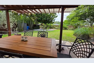 390 NE 127th St, North Miami, FL 33161 - Photo 32