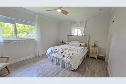 390 NE 127th St, North Miami, FL 33161 - Photo 16