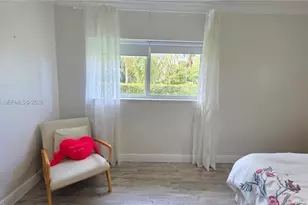 390 NE 127th St, North Miami, FL 33161 - Photo 18