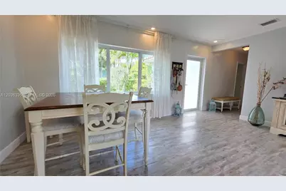 390 NE 127th St, North Miami, FL 33161 - Photo 8