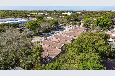 1555 NW 94th Way, Coral Springs, FL 33071 - Photo 32