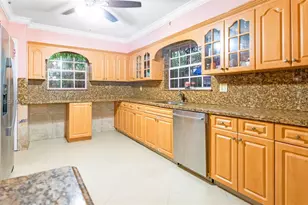 315 NW 124th St, North Miami, FL 33168 - Photo 10