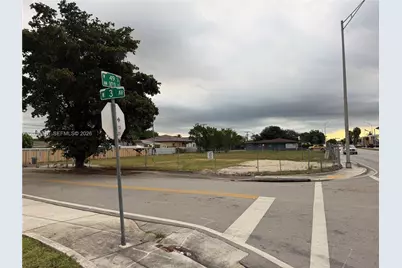 291 W 49th St, Hialeah, FL 33012 - Photo 10
