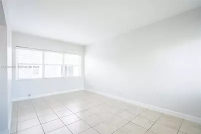 8315 Byron Ave #7A, Miami Beach, FL 33141 - Photo 2