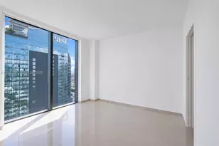 68 SE 6th St, Miami, FL 33131 - Photo 10