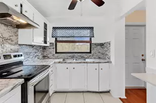 8902 Palm Tree Ln, Pembroke Pines, FL 33024 - Photo 10
