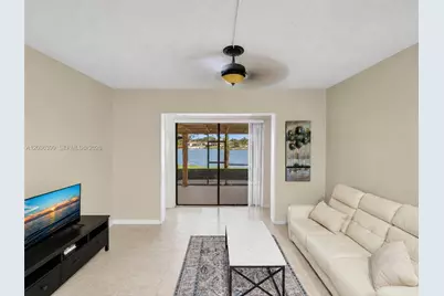 8902 Palm Tree Ln #8902, Pembroke Pines, FL 33024 - Photo 16