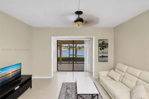 8902 Palm Tree Ln, Pembroke Pines, FL 33024 - Photo 16
