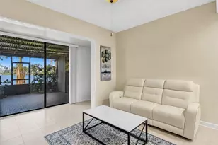 8902 Palm Tree Ln, Pembroke Pines, FL 33024 - Photo 14