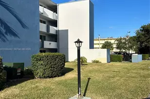 1101 NE 191st St, Miami, FL 33179 - Photo 2