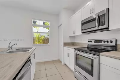 2683 SE 12th St, Homestead, FL 33035 - Photo 16