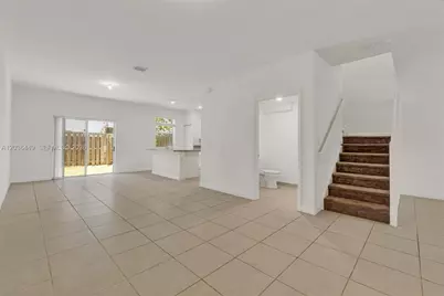2683 SE 12th St, Homestead, FL 33035 - Photo 8
