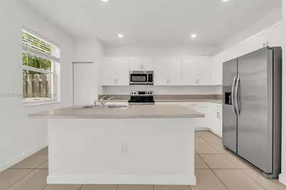 2683 SE 12th St, Homestead, FL 33035 - Photo 12