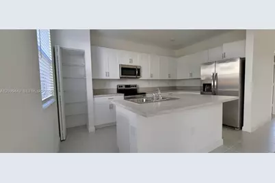2683 SE 12th St, Homestead, FL 33035 - Photo 4
