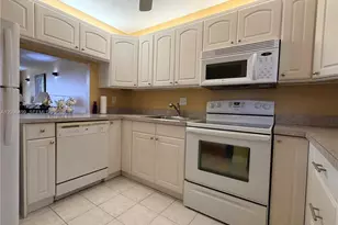 3241 Holiday Springs Blvd, Margate, FL 33063 - Photo 6