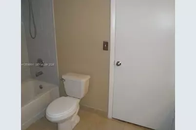 2831 N Oakland Forest Dr #208, Oakland Park, FL 33309 - Photo 6