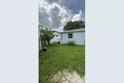 1055 NW 58th Ter, Miami, FL 33127 - Photo 14