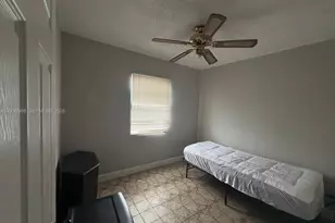 610 NE 4th Pl, Hialeah, FL 33010 - Photo 2