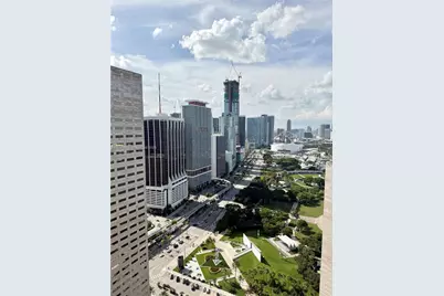 335 Biscayne Bl #4200, Miami, FL 33131 - Photo 12