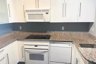 335 Biscayne Bl, Miami, FL 33131 - Photo 2