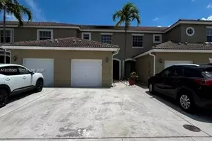 12140 SW 4th St, Pembroke Pines, FL 33025 - Photo 2