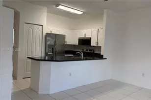 8340 NW 10th St, Miami, FL 33126 - Photo 6