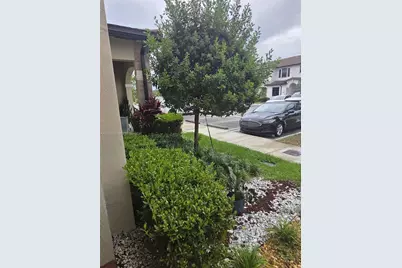 10963 W 32nd Ln, Hialeah, FL 33018 - Photo 2