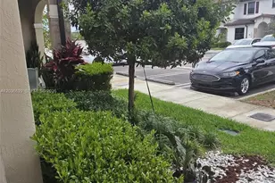 10963 W 32nd Ln, Hialeah, FL 33018 - Photo 2