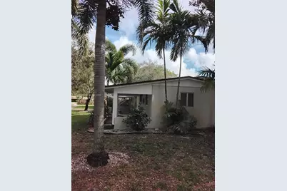 911 W Country Club Cir, Plantation, FL 33317 - Photo 2