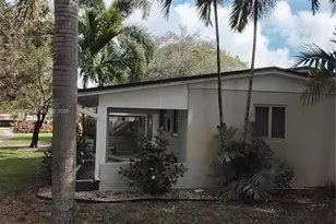 911 W Country Club Cir, Plantation, FL 33317 - Photo 2