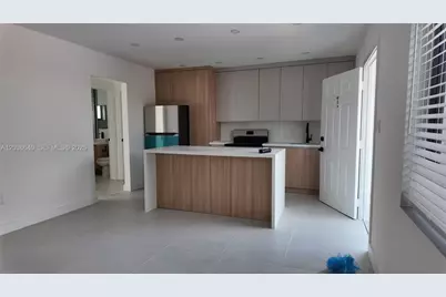 550 SW 10th St #7, Miami, FL 33130 - Photo 2