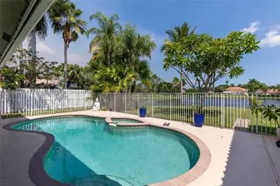 1171 Laguna Springs Dr, Weston, FL 33326 - Photo 32