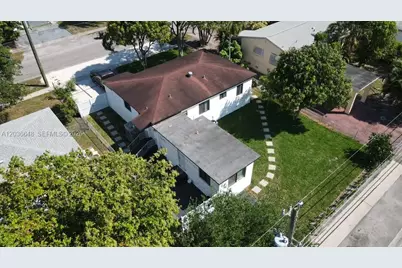 150 NE 169th Ter, North Miami Beach, FL 33162 - Photo 4
