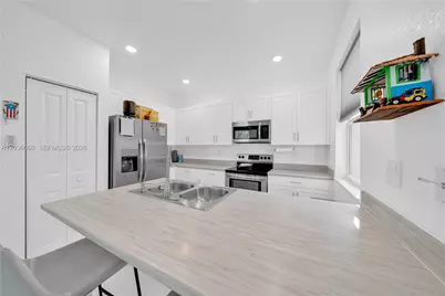 2632 SE 11th Ct, Homestead, FL 33035 - Photo 12