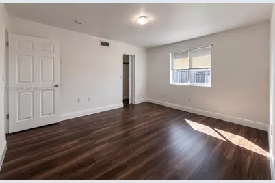 540 NW 7th St #4, Miami, FL 33136 - Photo 4
