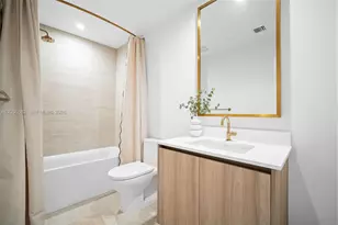 77 SE 5th St, Miami, FL 33131 - Photo 12