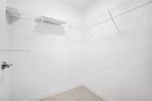 77 SE 5th St, Miami, FL 33131 - Photo 14