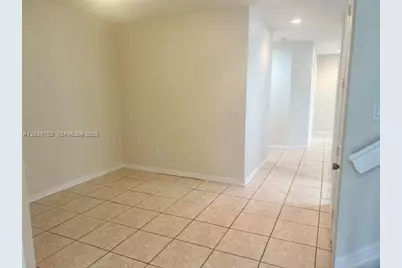 568 NE 35th Ave, Homestead, FL 33033 - Photo 4