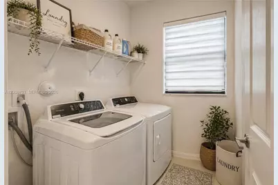 20900 NE 2nd Ct, Miami, FL 33179 - Photo 18