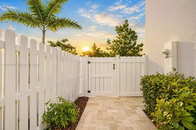 20900 NE 2nd Ct, Miami, FL 33179 - Photo 24