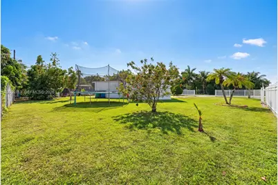 15398 Garfield Dr, Homestead, FL 33033 - Photo 4