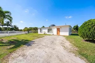 15398 Garfield Dr, Homestead, FL 33033 - Photo 2