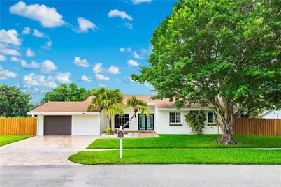 16571 Lake Tree Dr, Weston, FL 33326 - Photo 2