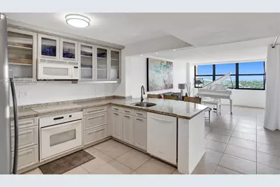 2555 Collins Ave #1508, Miami Beach, FL 33140 - Photo 6