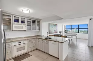 2555 Collins Ave, Miami Beach, FL 33140 - Photo 6