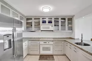 2555 Collins Ave, Miami Beach, FL 33140 - Photo 8