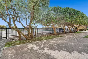 2555 Collins Ave, Miami Beach, FL 33140 - Photo 50