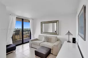 2555 Collins Ave, Miami Beach, FL 33140 - Photo 16