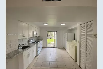 1813 SW 107th Ave #2402, Miami, FL 33165 - Photo 2