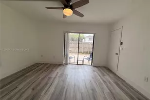 10875 NW 7th St, Miami, FL 33172 - Photo 18